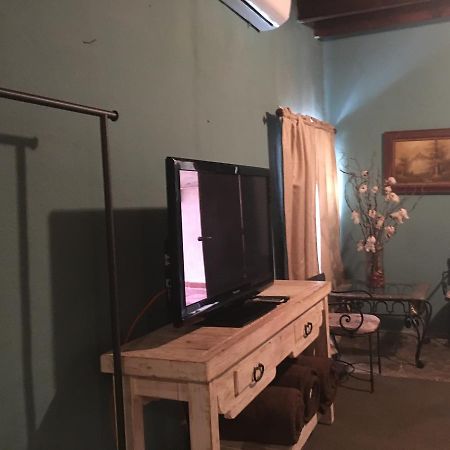 Hostal Dona Carlota Hotel Куатросьенегас-де-Карранса Экстерьер фото